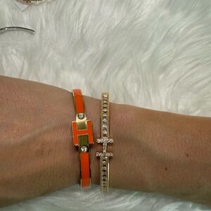 NWT  Gold H Bracelet Set